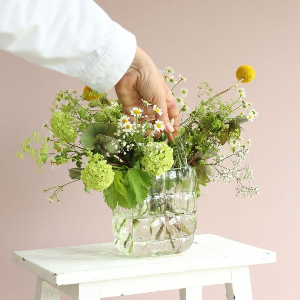 Glas Handbag vaas | 14x9.5x22cm | Groen - sfeerfoto Glas Handbag vaas | 14x9.5x22cm | Groen - sfeerfoto